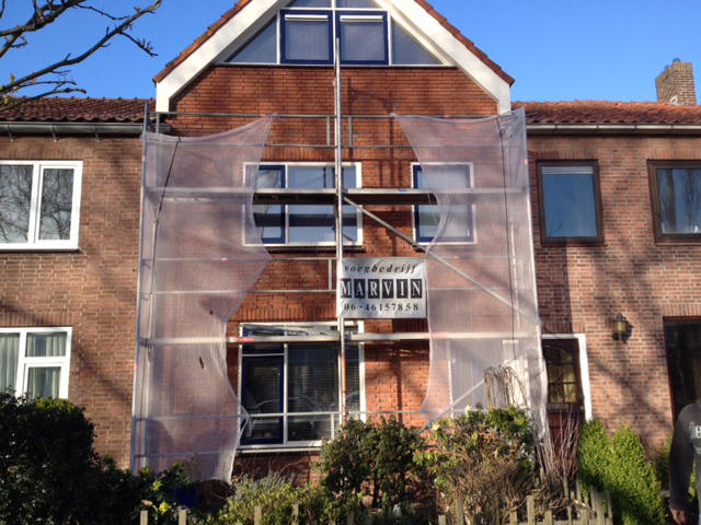 restauratie-voorgevel-leiderdorp_uithakken-voeg_reinigen-gevel_voegen_Voegbedrijf-Marvin-2